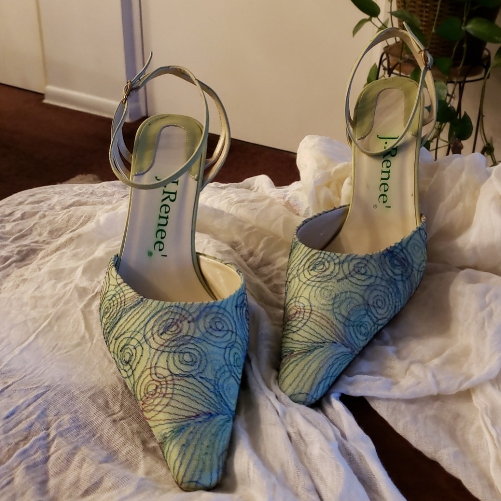 Ladies Beautiful Ankle Strap Heels Sz 11